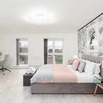 4 Bedroom, 3 Bathroom Home Walking Distance To Manchester City Centre