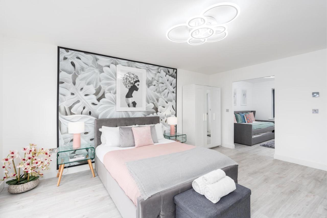 Casa de férias 4 Bedroom, 3 Bathroom Walking Distance To Centre Manchester