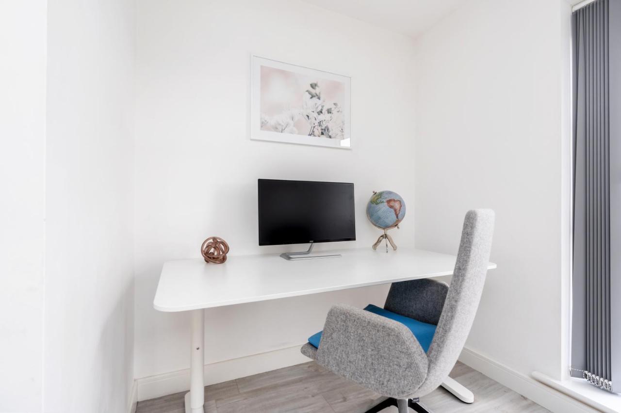 4 Bedroom, 3 Bathroom Walking Distance To Centre * Manchester