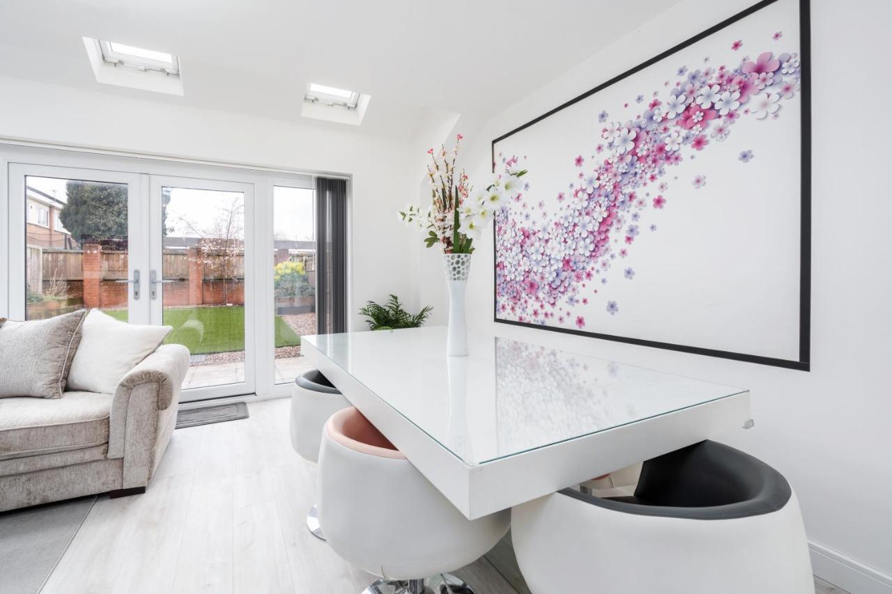 4 Bedroom, 3 Bathroom Walking Distance To Centre Manchester