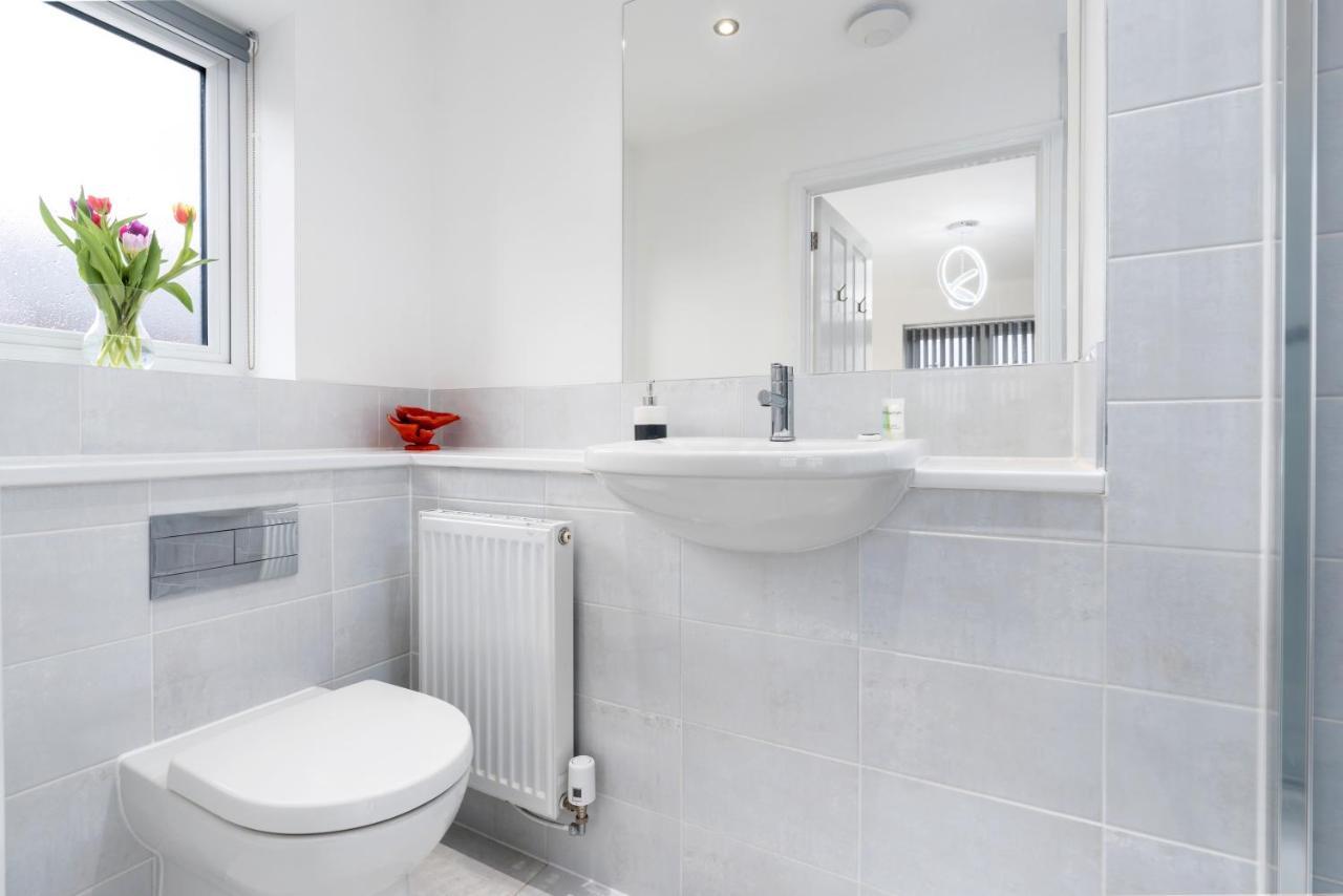 Casa de férias 4 Bedroom, 3 Bathroom Walking Distance To Centre Manchester
